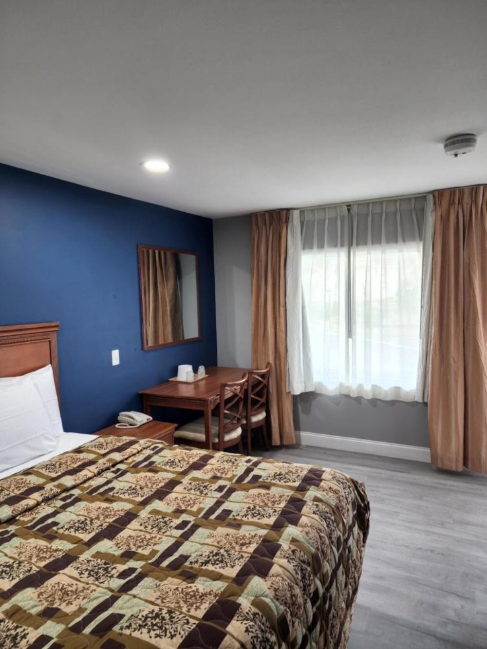 Room image 5