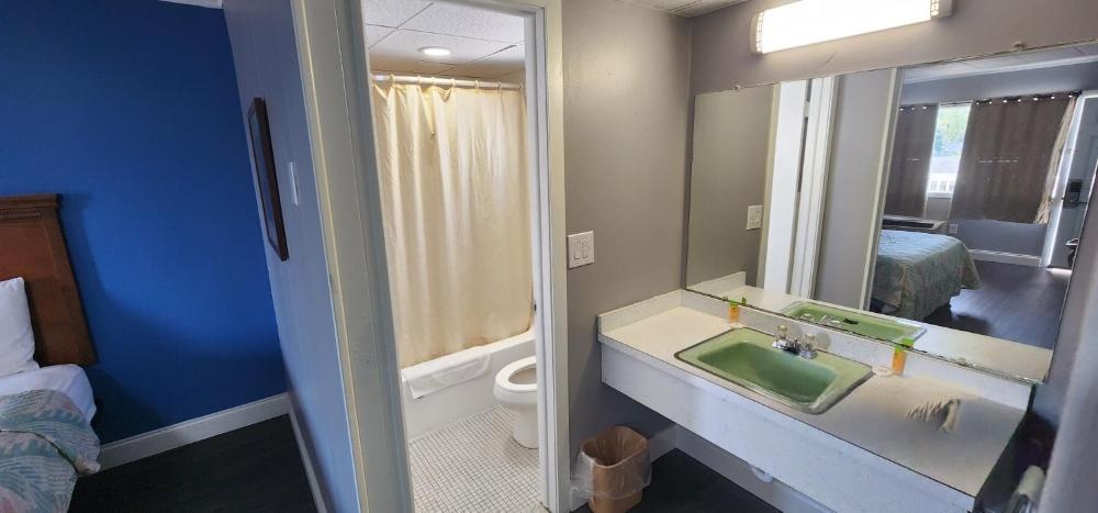 Room image 3